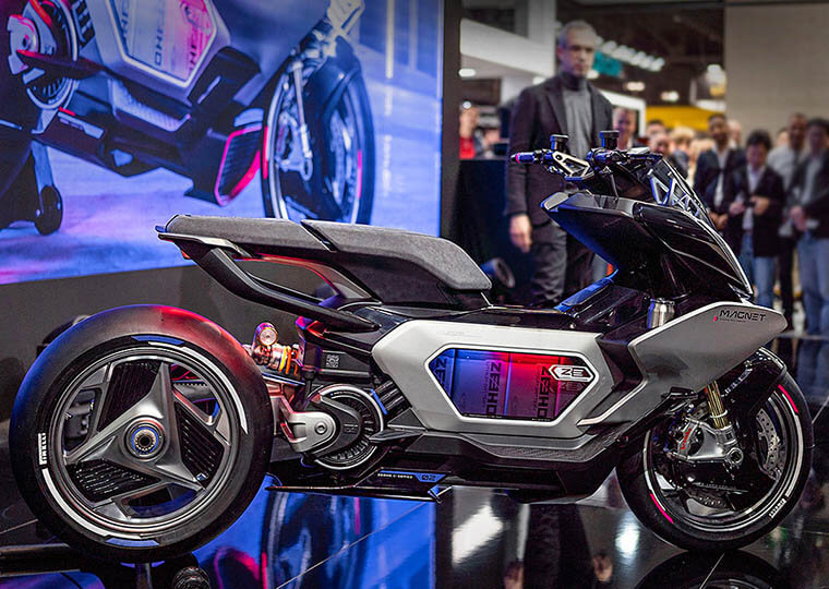 Zeeho Magnet, vista lateral