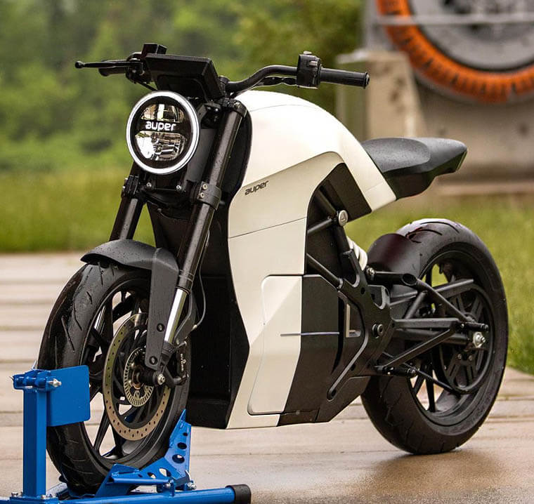 Auper InCity bajo la lluvia