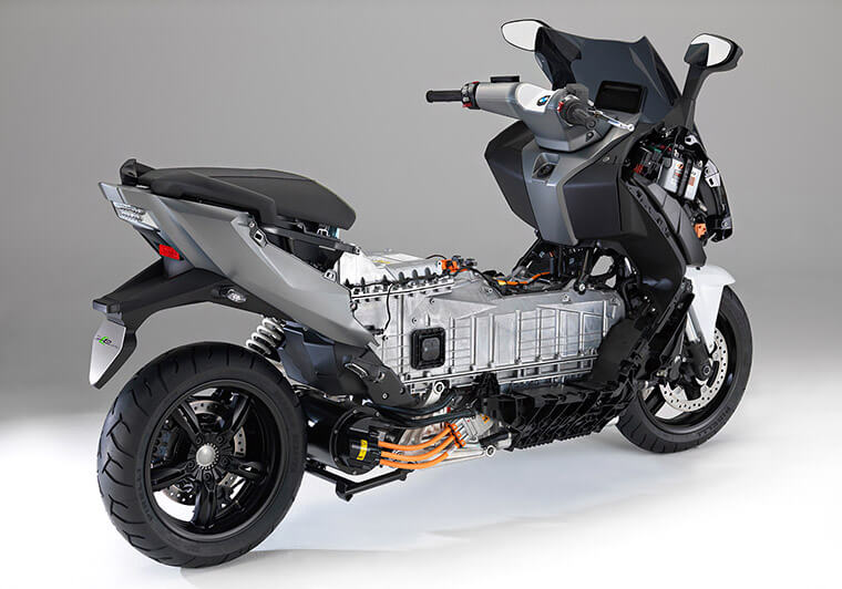 BMW C-Evolution despojado de sus fibras